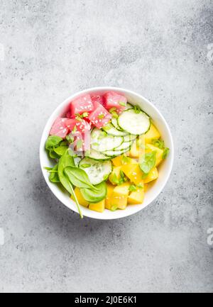 Poke Schüssel mit Fisch Stockfoto