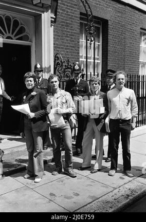 Schwulenrechte marschieren in der Downing Street 10. 28.. Juni 1980. Stockfoto