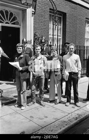 Schwulenrechte marschieren in der Downing Street 10. 28.. Juni 1980. Stockfoto