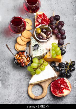 Auswahl an Käse und Vorspeisen Stockfoto