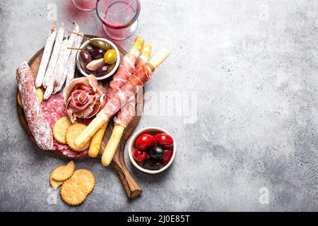Auswahl an Fleisch- und Vorspeisen Stockfoto