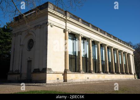 Saint Barthelemy d'Anjou, Angers, Frankreich - 27. Februar 2022: In diesem Schloss befand sich während der deutschen Besatzung ein U-Boot-Kommunikationszentrum der Kriegsmarine Stockfoto