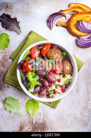 Mitten im orientalischen Stil Salat Stockfoto