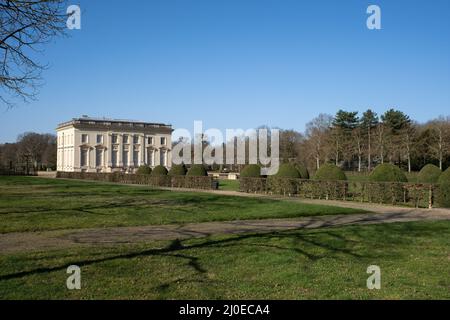 Saint Barthelemy d'Anjou, Angers, Frankreich - 27. Februar 2022: In diesem Schloss befand sich während der deutschen Besatzung ein U-Boot-Kommunikationszentrum der Kriegsmarine Stockfoto