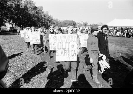 Anti-Apartheid-Kundgebung an der John F Kennedy School of Government, Harvard University Cambridge, Massachusetts, USA 23.. Oktober 1978. Stockfoto