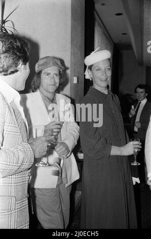 Prinzessin Michael von Kent und Elton John beim Music Therapy Charity Lunch im Intercontinental Hotel in der Park Lane. Juni 1979. Stockfoto