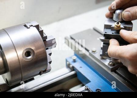 Drehen Sie die Einstellung vor der präzisen Arbeit Stockfoto