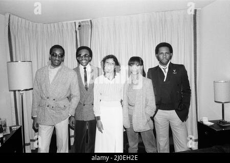 Chic, Music Group in Großbritannien, um ihr Album Le Freak zu promoten, das derzeit auf No7 in den Charts ist. Im Londoner Hotel am 18.. Januar 1979. Von links nach rechts Tony Thompson, Bernard Edwards, Alfa Anderson, Luci Martin und Nile Rodgers. Stockfoto