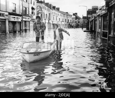 Cardiff Hochwasser 1979, unser Bild zeigt ... Cowbridge Road East, Cardiff, Freitag, 28.. Dezember 1979. Stockfoto