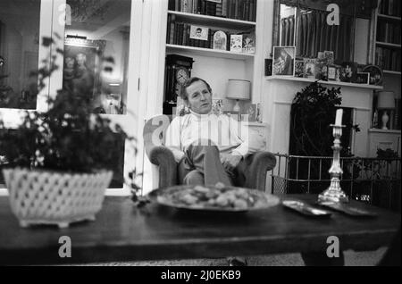Fernsehpersönlichkeit Nichola Parsons im Bild in seinem Hampstead Cottage. 19.. Dezember 1978. Stockfoto