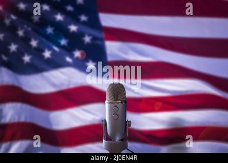 US-Flagge und Mikrofon Stockfoto