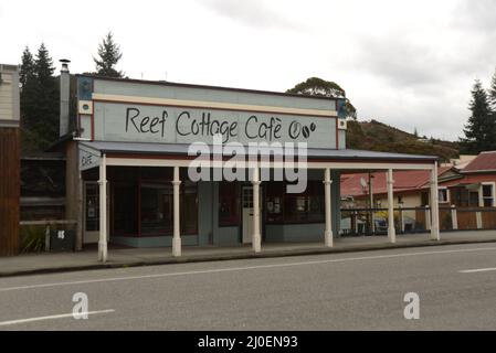 REEFTON, NEUSEELAND, 6. SEPTEMBER 2021: Ein historisches Gebäude am Broadway in Reefton, Neuseeland, 6. September 2021 Stockfoto