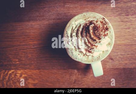 Kürbis Gewürz Latte in Einem Café Stockfoto