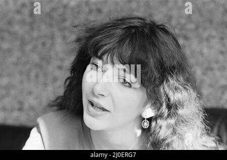 Kate Bush, Sängerin, Songwriterin und Musikerin, im Bild in London, England. Aufgenommen am 27.. September 1979 von 1979, hatte Kate Bush die Alben 'The Kick Inside' mit den Hit-Singles 'Wuthering Heights' und 'The man With The Child in His Eyes' und 'Lionhart' mit den Hits-Singles 'Hammer Horror' und 'Wow' veröffentlicht. Stockfoto