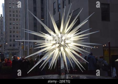 Swarovski Crystal Boutique mit Swarovski Crystal Star im Rockefeller Center in Manhattan, New York Stockfoto