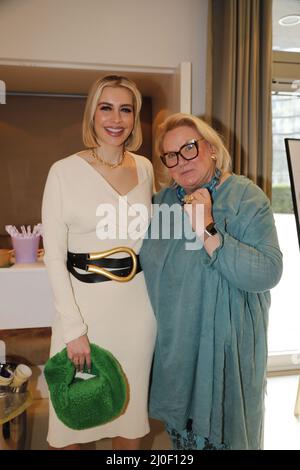 Verena Kerth und Lilo von Kiesenwetter beim mates Date Influencer Event während der Mercedes-Benz Fashion Week Berlin März 2022 in der Berliner Freiheit Stockfoto