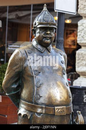 Budapest, UNGARN - 15. FEBRUAR 2015 - die Polizist-Statue Stockfoto