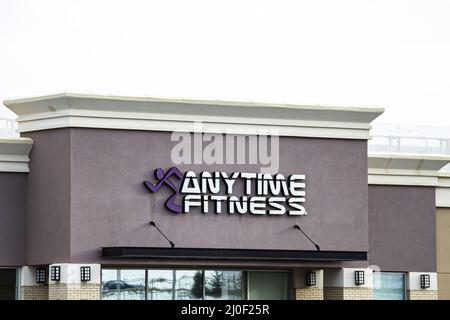 Calgary, Alberta. Kanada Januar 4 2020. Anytime Fitness ist ein 24-Stunden-Gesundheits- und Fitnessclub mit Sitz in Woodbury, Minnesota. Stockfoto