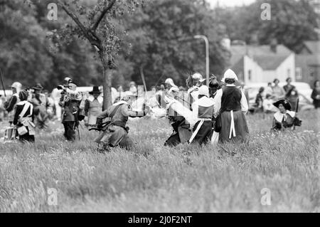 Englischer Bürgerkrieg, Nachstellung, durchgeführt von The Sealed Knot, einer pädagogischen Wohltätigkeitsorganisation, Reading, Juni 1980. Stockfoto