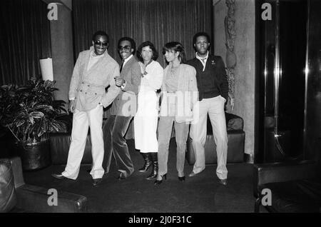 Chic, Music Group in Großbritannien, um ihr Album Le Freak zu promoten, das derzeit auf No7 in den Charts ist. Im Londoner Hotel am 18.. Januar 1979. Von links nach rechts Tony Thompson, Bernard Edwards, Alfa Anderson, Luci Martin und Nile Rodgers. Stockfoto