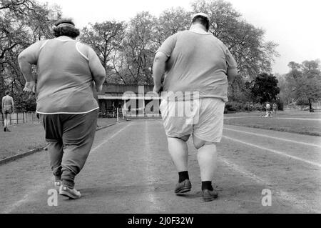 Jogger-Nauts: John Robinson Sportautor mit Colin Taylor beim Joggen im Battersea Park. 1979 78.-2550-018. Mai Stockfoto