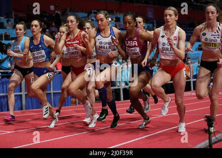 Belgrad, Serbien. 18. März 2022. Die Athleten kämpfen während der 800 Meter für den Fünfkampf bei den Leichtathletik-Hallenweltmeisterschaften Belgrad 2022 in der stark Arena, Belgrad, Serbien, 18. März 2022. Quelle: Zheng Huansong/Xinhua/Alamy Live News Stockfoto