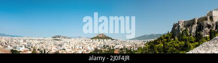 Panoramablick auf die Stadt Athen in Griechenland vom Akropolis-Hügel aus Stockfoto