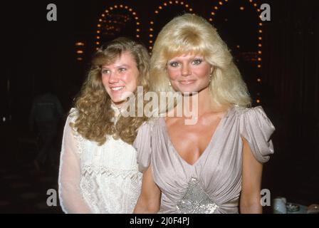 Loni Anderson und Tochter Deidra Hoffman um die 1980er Jahre Credit: Ralph Dominguez/MediaPunch Stockfoto