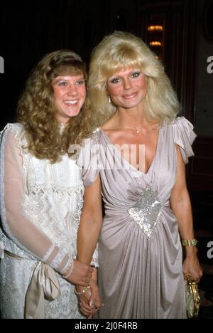 Loni Anderson und Tochter Deidra Hoffman um die 1980er Jahre Credit: Ralph Dominguez/MediaPunch Stockfoto