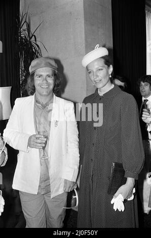 Prinzessin Michael von Kent und Elton John beim Music Therapy Charity Lunch im Intercontinental Hotel in der Park Lane. Juni 1979. Stockfoto