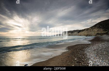 Wunderschöne Seestücke am späten Abend. Episkopi Limassol Zypern Stockfoto