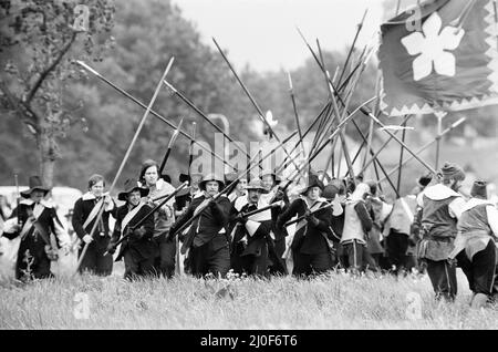 Englischer Bürgerkrieg, Nachstellung, durchgeführt von The Sealed Knot, einer pädagogischen Wohltätigkeitsorganisation, Reading, Juni 1980. Stockfoto