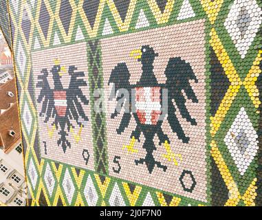 Österreichisches Wappen auf dem Dach des Stephansdoms, Wien Stockfoto