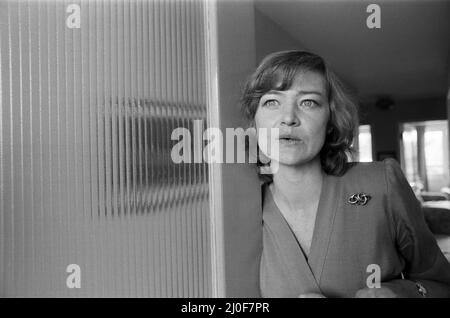 Die BBC News-Reporterin Kate Adie zu Hause in der Nähe von Kew, London. 12. Mai 1980. Stockfoto