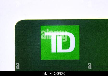 Calgary, Alberta, Kanada. Juli 25, 2020. Ein Makro-Nahaufnahme des TD Bank Logos auf einer Kreditkarte. Stockfoto