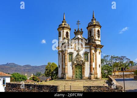 Vorderansicht der historischen Kirche aus dem 18.. Jahrhundert in Kolonialarchitektur Stockfoto