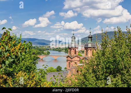 Panoramablick von Mildenburg auf die Stadt Miltenberg am Main in Unterfranken, Bayern Stockfoto