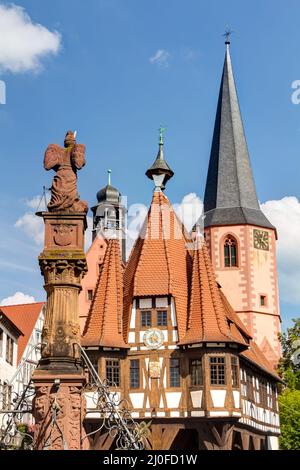 Historisches altes Rathaus auf dem Marktplatz in Michelstadt im Odenwald, Hessen Stockfoto