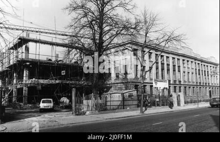 Coventry Technical College, in the Butts, Coventry, 26.. Februar 1979. Unser Bild zeigt ... Erweiterung im Bau. Weitere Informationen:- das Coventry Technical College wurde 1935 eröffnet. Das ikonische Gebäude im klassischen Stil kostete nur £183.000. Es wurde City College Coventry in 2002 und fusionierte mit Tile Hill College. Stockfoto