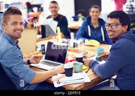 Die IT-Experten. Aufnahme von Mitarbeitern in einem IT-Büro. Stockfoto