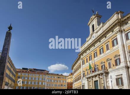 Piazza Montecitorio in Rom mit dem ägyptischen Obelisken Stockfoto