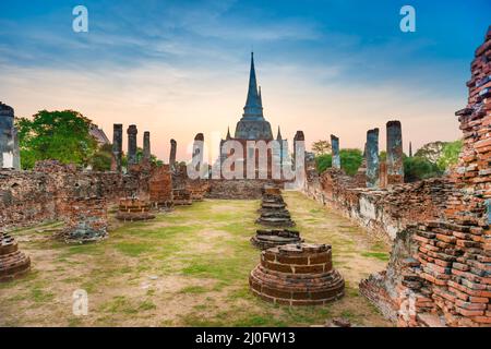 Backsteinruinen des buddhistischen Tempels Wat Phra Si Sanphet in Ayutthaya, Thailand Stockfoto