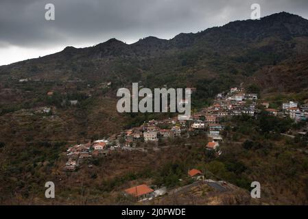 Bergdorf Askas Troodos Berg im Herbst in Zypern Stockfoto