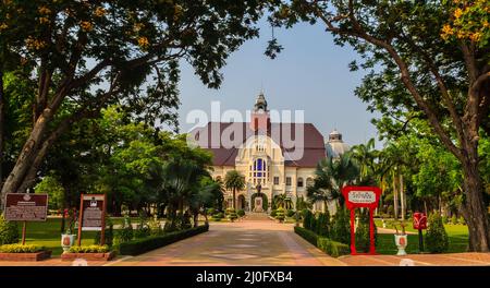 Phetchaburi, Thailand - 19. März 2015: Wunderschöne Landschaft und Architektur des Phra Ramratchaniwet Palace (Wang Ban Peun), Form Stockfoto