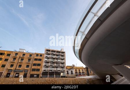 Stadtbild von Nikosia vom Eleftheria Platz mit moderner futuristischer Architektur. Zypern Stockfoto
