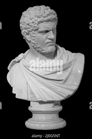 Alte weiße Marmorskulptur Büste von Caracalla. Marcus Aurelius Severus Antoninus Augustus bekannt als Antoninus. Römischer Kaiser. Stockfoto