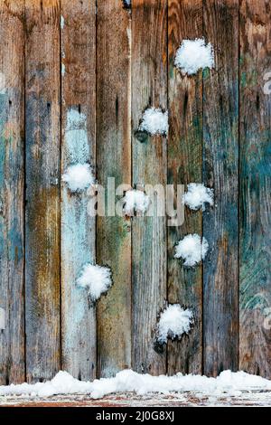 Schneebälle beworfen Holz retro Grunge Kornspeicher Bord Hintergrund Stockfoto