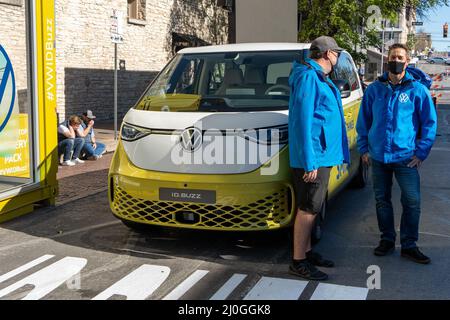 Texas, USA. 18. März 2022. Das am 18. März 2022 aufgenommene Foto zeigt einen Volkswagen-Elektrovan-Prototyp auf der South by Southwest (SXSW) Conference and Festivals in Austin, Texas, USA. Kredit: Bo Lee/Xinhua/Alamy Live Nachrichten Stockfoto