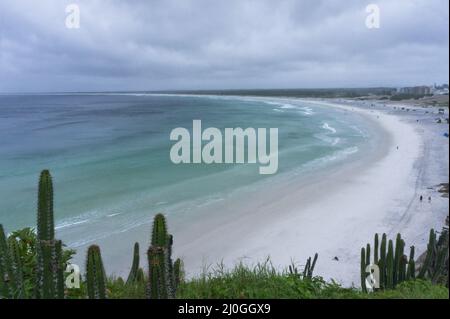 Arraial do Cabo, Praia Grande Tropical Beach View, Brasilien, Südamerika Stockfoto