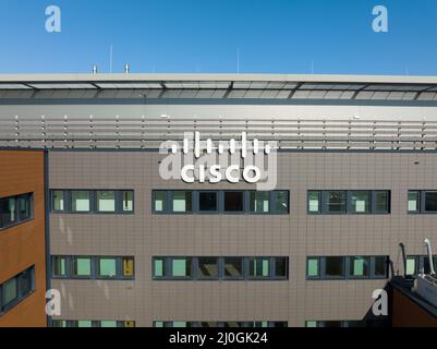 Amsterdam, 6.. März 2022, Niederlande. Cisco Software Communication Hardware und Information Technology Network Provider Company Logo. Antenne Stockfoto
